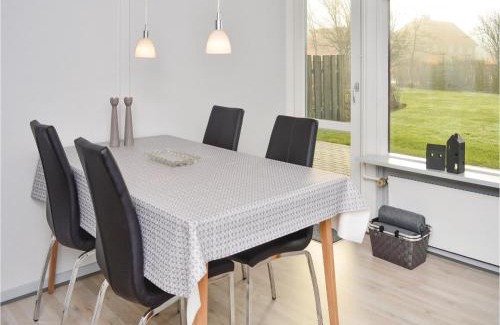 Ballum House | Three-Bedroom Holiday Home In Bredebro