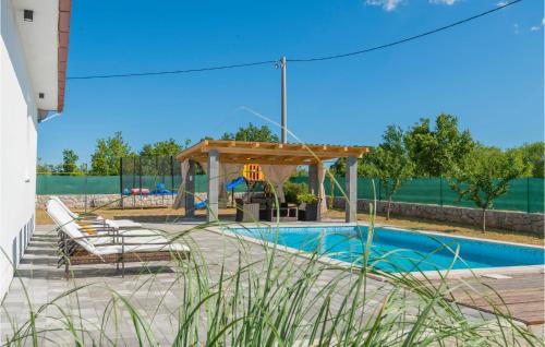 Imotski House | Three-Bedroom Holiday Home In Vinjani Gornji