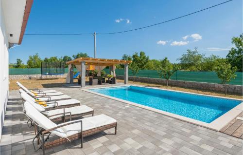 Imotski House | Three-Bedroom Holiday Home In Vinjani Gornji