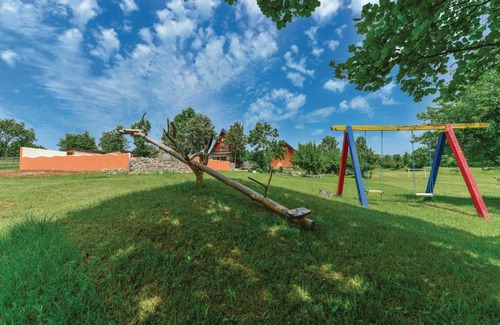 Municipality of Gracac House | Three-Bedroom Holiday Home in Gracac