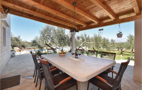 Pucisca House | Three-Bedroom Holiday Home In Pucisca