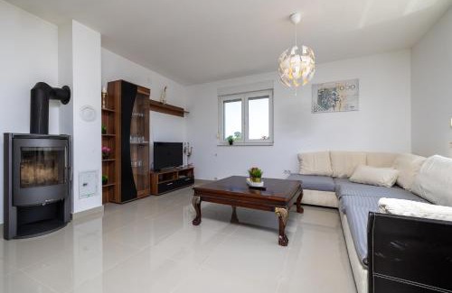 Rugvica House | Three-Bedroom Holiday Home Vida with Private Pool
