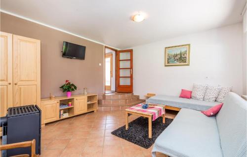 Slunj House | Three-Bedroom Holiday Home In Slunj