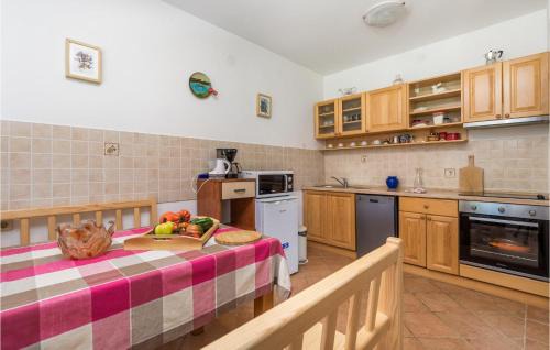 Slunj House | Three-Bedroom Holiday Home In Slunj