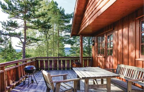 Nissedal House | Three-Bedroom Holiday Home In Amli