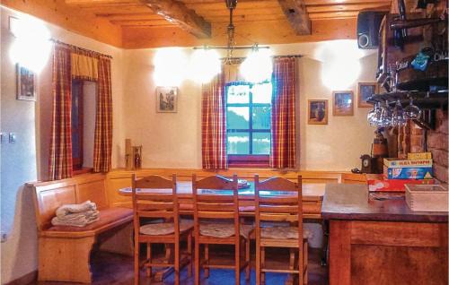 Crnomelj House | Three-Bedroom Holiday Home In Gradac