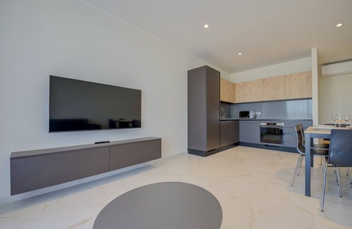 St. Andrew's Apartment | Three Bedroom Suite 9