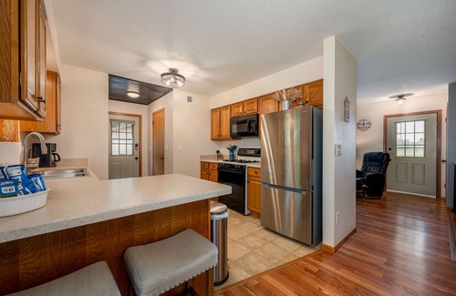 Cohasset Cottage | Three Bedroom, Two Bathroom Home on Large Private lot on the Mississippi River