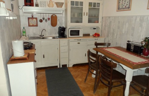 Lagymanyos Apartment | Three bedrooms for 6+ people in Buda, Wifi, AC