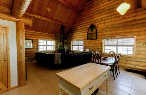 Buffalo Cabin | Three Canyons - Entire Log Home With Mountain View!