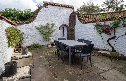 Cley next the Sea House | Three double bedroom fisherman’s cottage-breathtaking views across RSPB marshes.