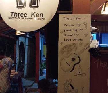 Manado City Centre House | Three Ken Homestay & Cafe
