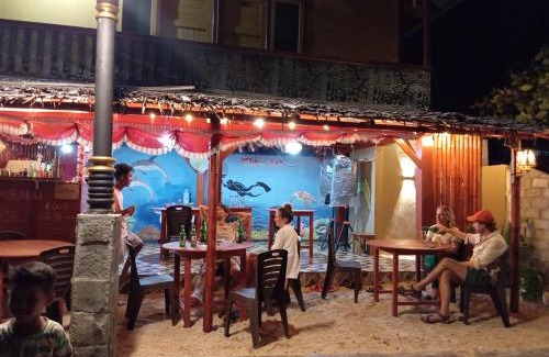 Manado City Centre House | Three Ken Homestay & Cafe