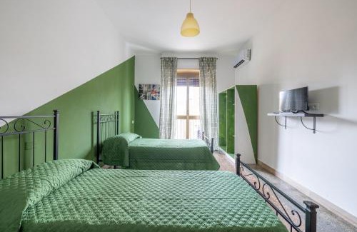 San Lorenzo Apartment | Three large bedrooms for six people Rome downtown apartment