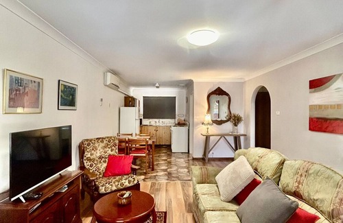 Beresford Apartment | Three minutes to the beach, comfortable holiday unit with full kitchen sleeps 5