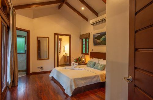 Cahuita Villa | Three Monkeys - Central Cahuita - Tropical Comfort