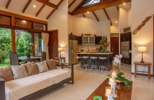 Cahuita Villa | Three Monkeys - Central Cahuita - Tropical Comfort
