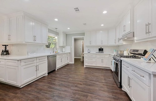 Bryan House | Three Oaks Estate ~ A Grand Family/Group Home!