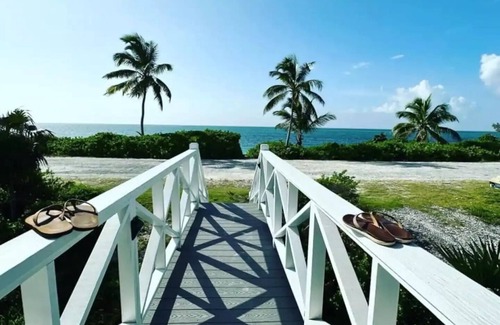 Bahama Palm Shores House | Three Palms Beach Retreat - Entire beachfront home in Bahama Palm Shores