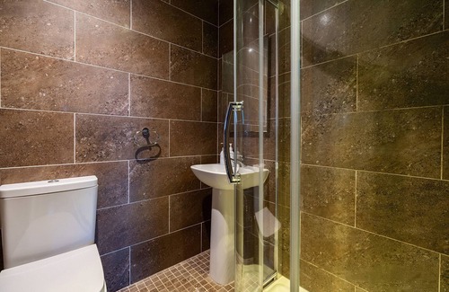 Yockenthwaite Cottage | THREE PEAKS BARN, family friendly, with hot tub in Chapel-Le-Dale
