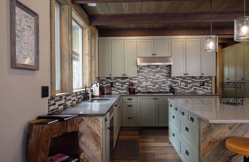 River Forest Acres Cabin | Three Pine Cabin - Charming Family Stay, Hot Tub