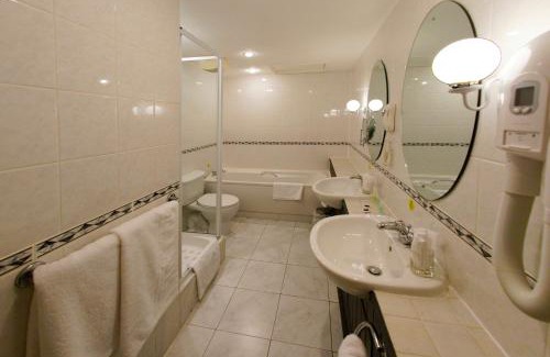 Burton on Trent Hotel | Three Queens Hotel