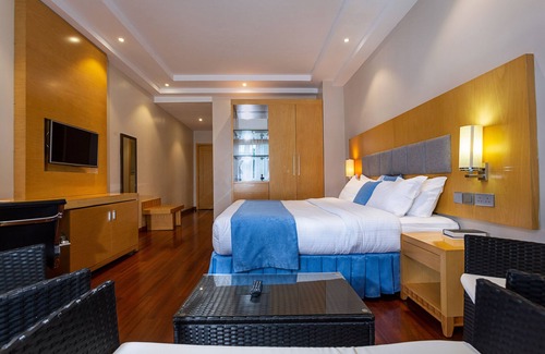 Meru Hotel | Three Steers Hotel