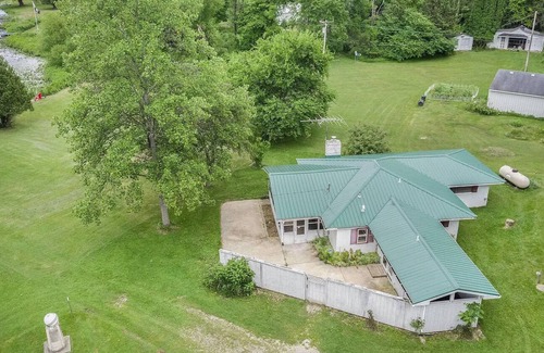 Fulton Cottage | Three Swans Lakehouse:A Summer Escape with Dock & Water Toys!