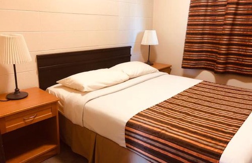 West Edmonton Hotel | Thriftlodge Edmonton