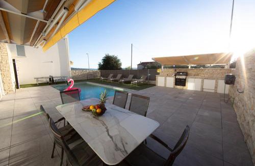 Kastel Gomilica Villa | TI Amo Holiday House with heathed pool
