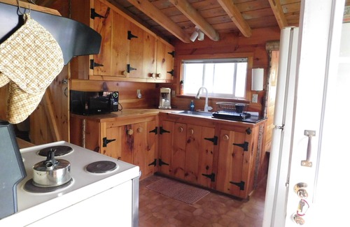 Lake Desolation Cottage | Timber Wolf Lodge cabin