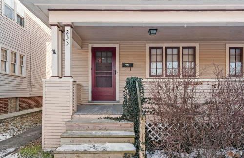 Clintonville House | Tibet Twins 2 Retreat for 6