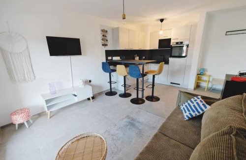 Metzingen Apartment | TiCasa Shine-Zentral-Outlet-Balkon-Parkplatz-ruhig