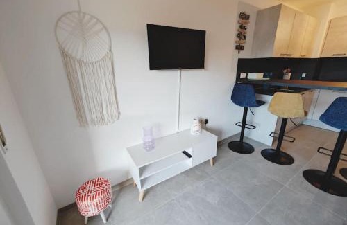 Metzingen Apartment | TiCasa Shine-Zentral-Outlet-Balkon-Parkplatz-ruhig