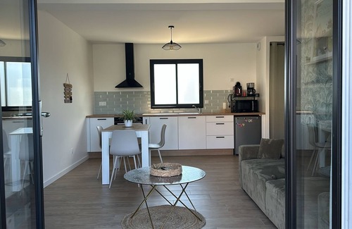 Gonneville-en-Auge House | TiCase single-storey house, between land and sea
