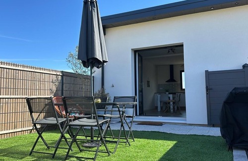 Gonneville-en-Auge House | TiCase single-storey house, between land and sea