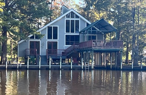 Springfield House | Tickfaw River House - sleeps 8- has 5 beds
