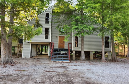Springfield House | Tickfaw River House - sleeps 8- has 5 beds
