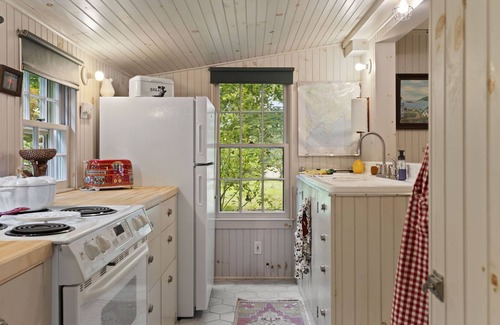 Scarborough Cottage | Tide Mill Cottage - Luxury Home on Nonesuch River