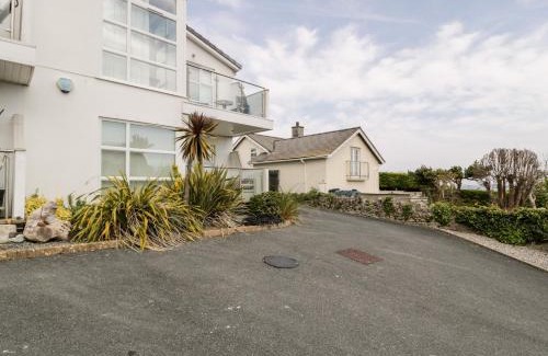 Benllech Apartment | Tides