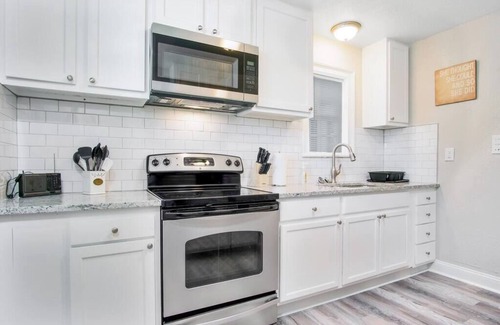 Lakeshore South House | ~Tidy Team Stay Sleeps 8 Near Stadium~