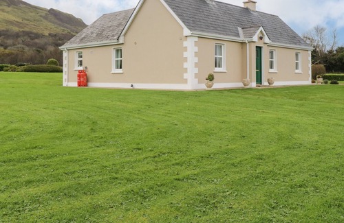Fivemilebourne Cottage | TIEVE BAUN, country holiday cottage in Kinlough, County Leitrim