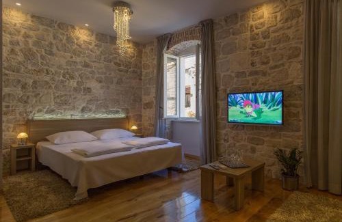 Old Town House | Tifani Luxury Rooms