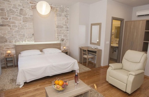 Old Town Hotel | Tifani Luxury Rooms