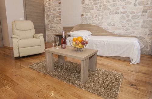 Old Town Hotel | Tifani Luxury Rooms