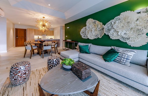 Calvigny Condo | Tiger's Eye - 2-Bed Luxury Suite with Dramatic Ocean Views