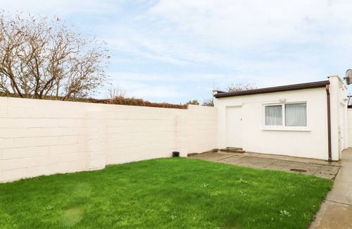 Rosslare Cottage | TIGH BAWN, family friendly in Rosslare Strand, County Wexford