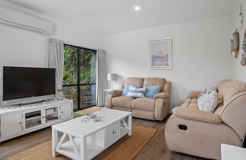 French Farm House | TIKAO BAY BEAUTY - TIKAO BAY HOLIDAY HOME, family friendly in Wainui