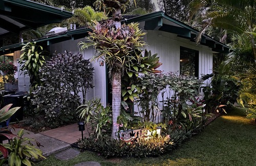 Wainiha Cottage | Tiki Hut Cottage - Lush Tropical Garden, ;Walk to Tunnels Beach TVNCU#5161