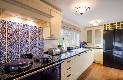 Winterbourne Stoke Cottage | Till Cottage & Riverside Gardens nr Stonehenge